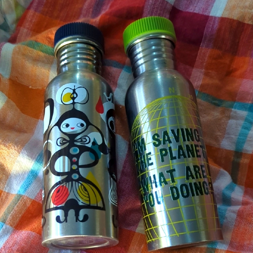 2 New Blue Q Fun Water Bottles